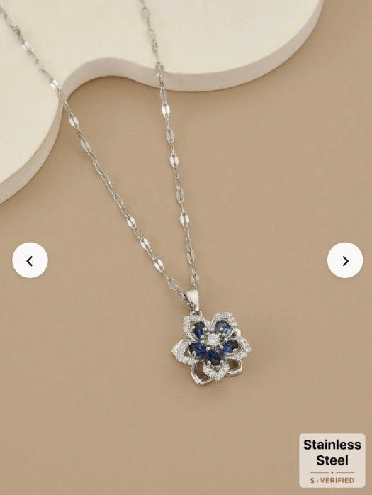 5-Petal Spinner Flower Necklace - Blue