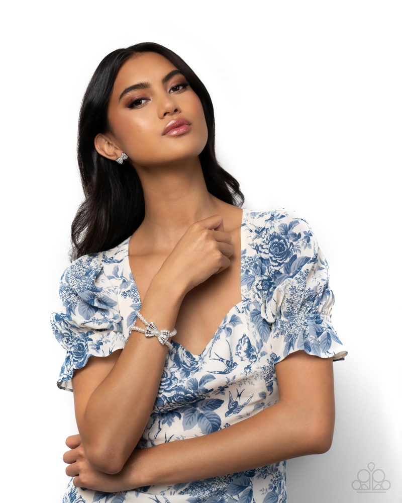 Admirable Aria - White