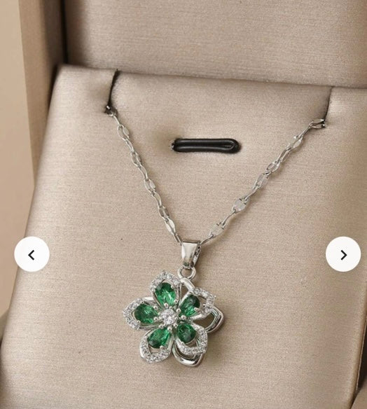 5-Petal Spinner Flower Necklace - Green