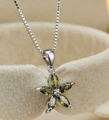 Five-petal Flower Necklace - Olive Green