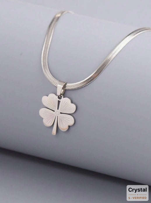 Four-leaf Clover Shaped Pendant - Silver