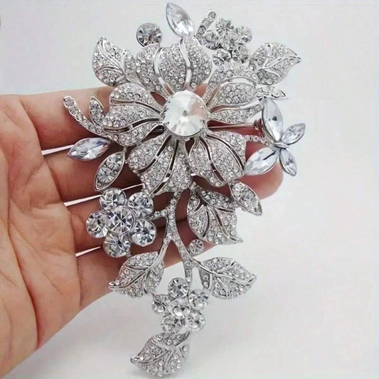 Elegant silver brooch