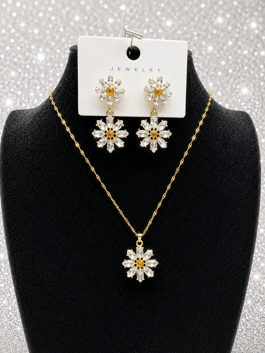 Custom Necklaces - Flower Pendant - Gold
